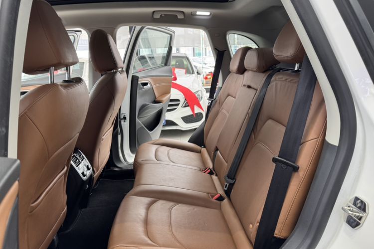 Used BORGWARD BX7 2016 28T Two-Wheel Drive Luxury Version 5 Seats Interior 10