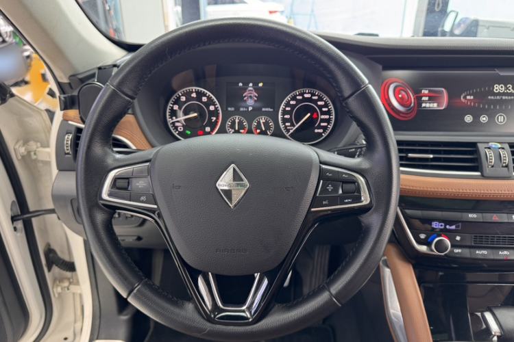 Used BORGWARD BX7 2016 28T Two-Wheel Drive Luxury Version 5 Seats Interior 3