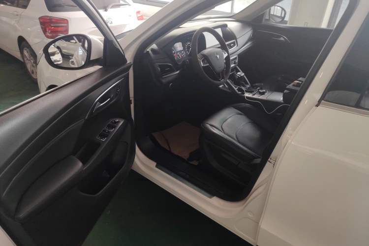 Used BORGWARD BX7 2016 28T 2WD Elite Edition 5-seater Interior 3