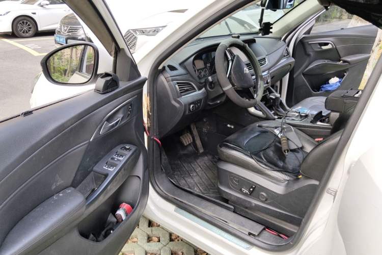Used BORGWARD BX7 2016 28T Four-wheel Drive Luxury Edition 5 Seats Interior 3