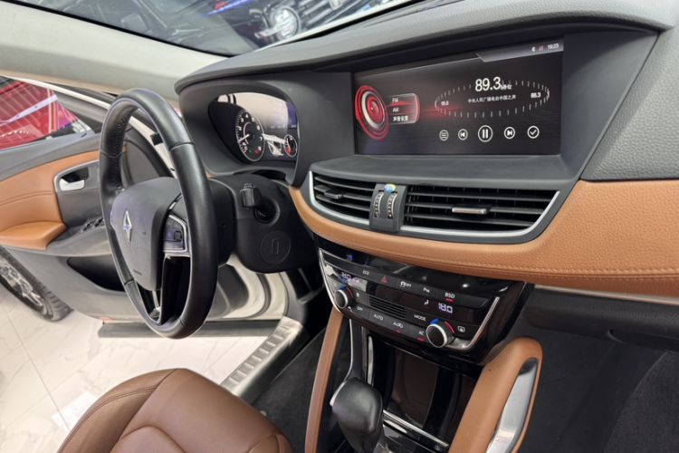 Used BORGWARD BX7 2016 28T Two-Wheel Drive Luxury Version 5 Seats Interior 4