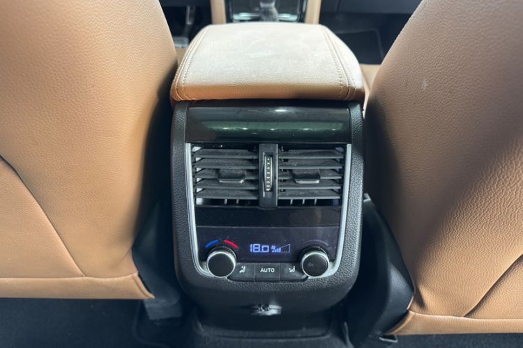 Used BORGWARD BX7 2016 28T Two-Wheel Drive Luxury Version 5 Seats Interior 6