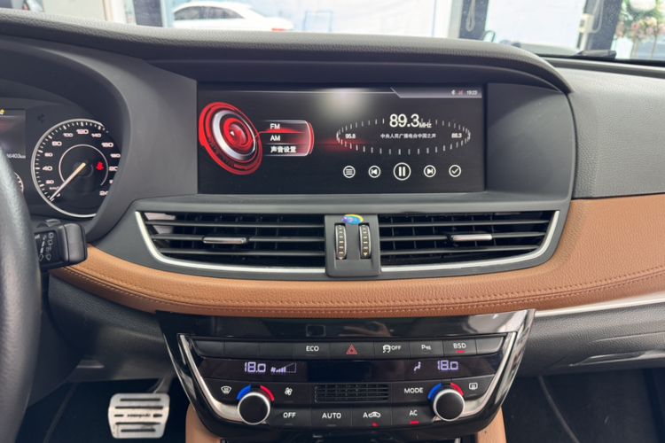 Used BORGWARD BX7 2016 28T Two-Wheel Drive Luxury Version 5 Seats Interior 7