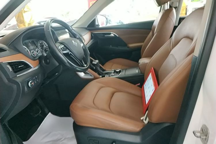 Used BORGWARD BX7 2016 28T Two-Wheel Drive Luxury Version 5 Seats Left Front Seat