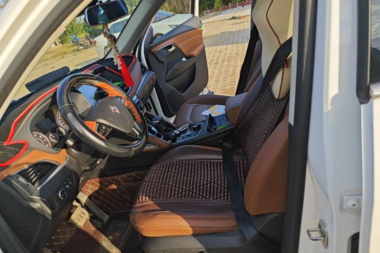 Used BORGWARD BX7 2016 28T Two-Wheel Drive Luxury Version 5 Seats Left Front Seat