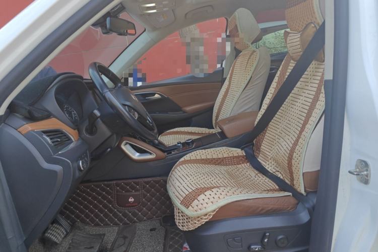 Used BORGWARD BX7 2016 28T Two-Wheel Drive Luxury Version 5 Seats Left Front Seat
