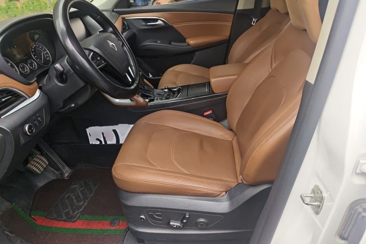 Used BORGWARD BX7 2016 28T Two-Wheel Drive Luxury Version 5 Seats Left Front Seat