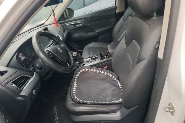 Used BORGWARD BX7 2016 28T Two-Wheel Drive Luxury Version 5 Seats Left Front Seat