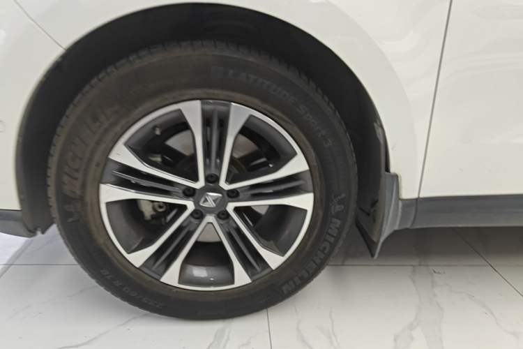 Used BORGWARD BX7 2016 28T Two-Wheel Drive Luxury Version 5 Seats Left Front Wheel Hub