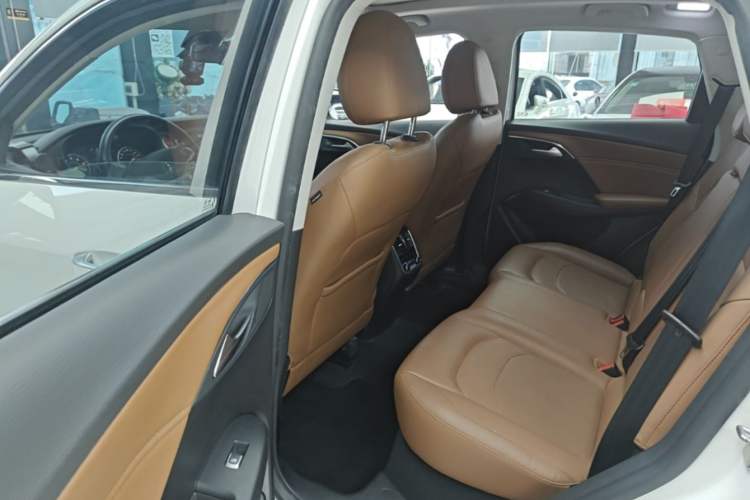 Used BORGWARD BX7 2016 28T Two-Wheel Drive Luxury Version 5 Seats Left Rear Seat