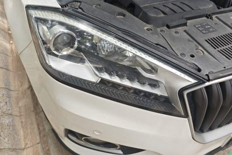 Used BORGWARD BX7 2016 28T Four-wheel Drive Luxury Edition 5 Seats Right Front Headlight