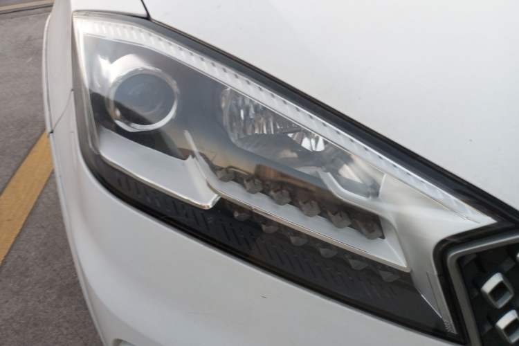 Used BORGWARD BX7 2016 28T Four-Wheel Drive Flagship Version 5 Seats Right Front Headlight