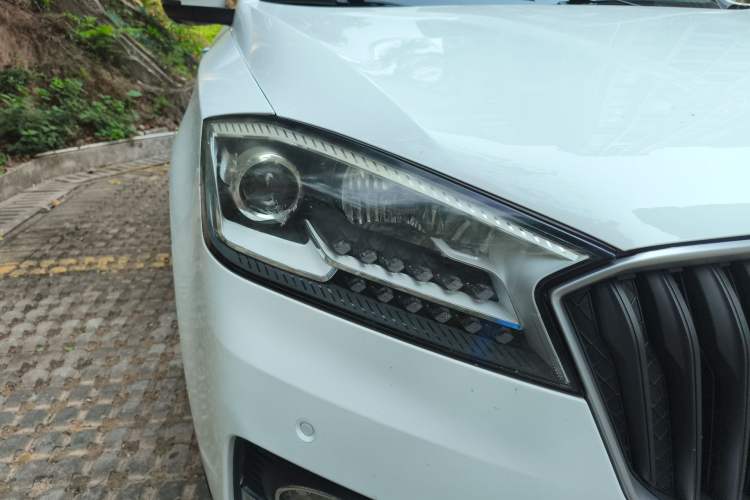 Used BORGWARD BX7 2016 28T Four-Wheel Drive Flagship Version 5 Seats Right Front Headlight