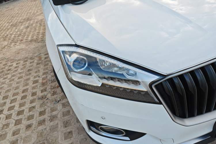 Used BORGWARD BX7 2016 28T Two-Wheel Drive Luxury Version 5 Seats Right Front Headlight