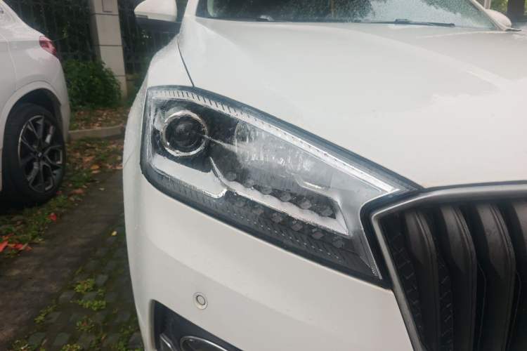 Used BORGWARD BX7 2016 28T Two-Wheel Drive Luxury Version 5 Seats Right Front Headlight