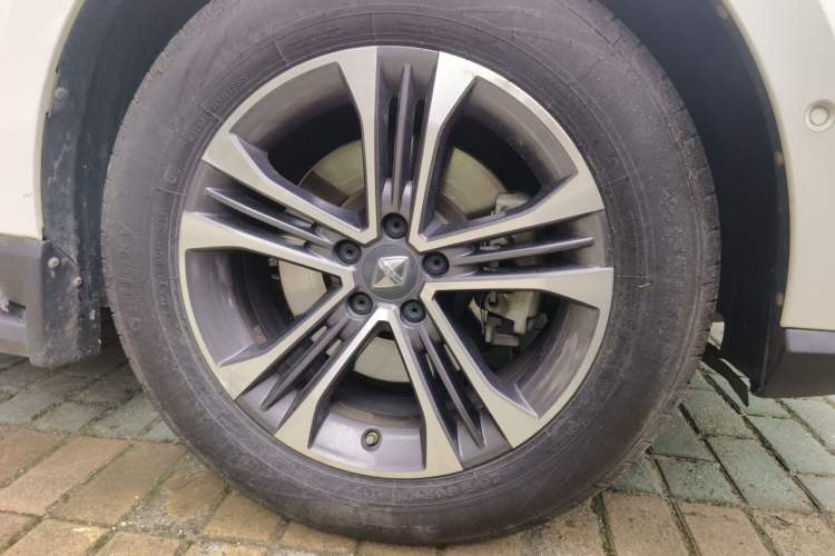 Used BORGWARD BX7 2016 28T Two-Wheel Drive Luxury Version 5 Seats Right Front Wheel Hub