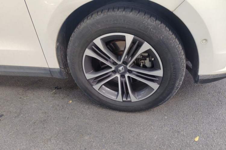 Used BORGWARD BX7 2016 28T Four-wheel Drive Luxury Edition 5 Seats Right Front Wheel Hub
