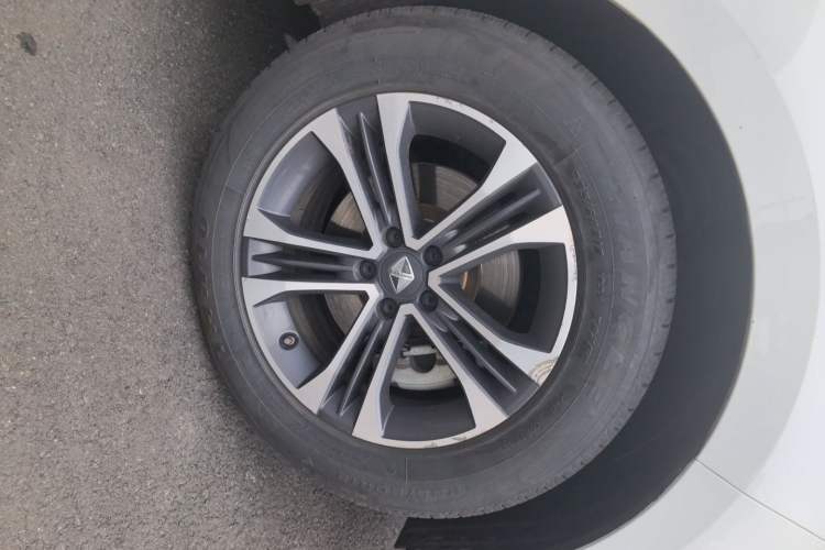 Used BORGWARD BX7 2016 28T Four-wheel Drive Luxury Edition 5 Seats Right Front Wheel Hub