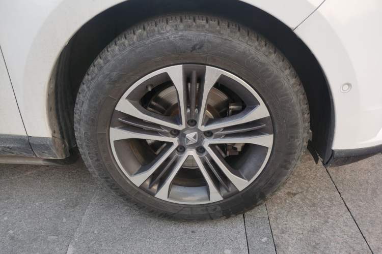 Used BORGWARD BX7 2016 28T Four-Wheel Drive Flagship Version 5 Seats Right Front Wheel Hub