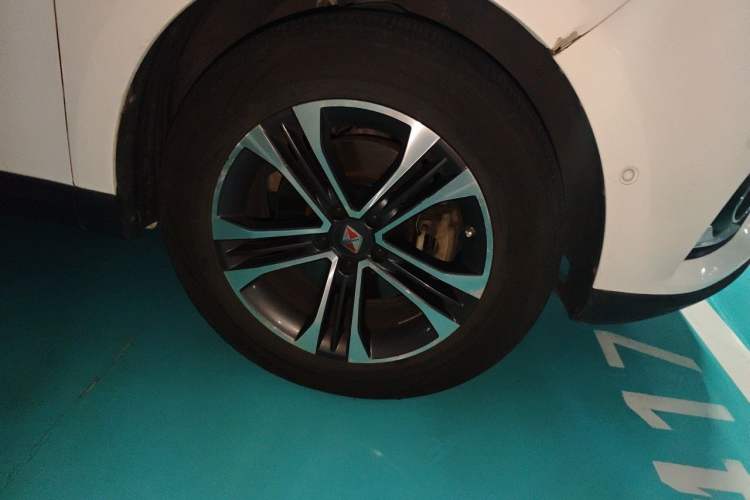 Used BORGWARD BX7 2016 28T Four-Wheel Drive Flagship Version 5 Seats Right Front Wheel Hub