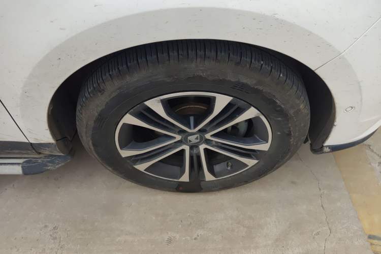 Used BORGWARD BX7 2016 28T Four-Wheel Drive Flagship Version 5 Seats Right Front Wheel Hub