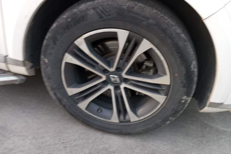 Used BORGWARD BX7 2016 28T Four-Wheel Drive Flagship Version 5 Seats Right Front Wheel Hub