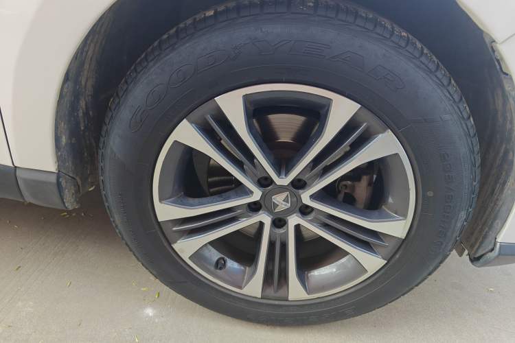 Used BORGWARD BX7 2016 28T Two-Wheel Drive Luxury Version 5 Seats Right Front Wheel Hub