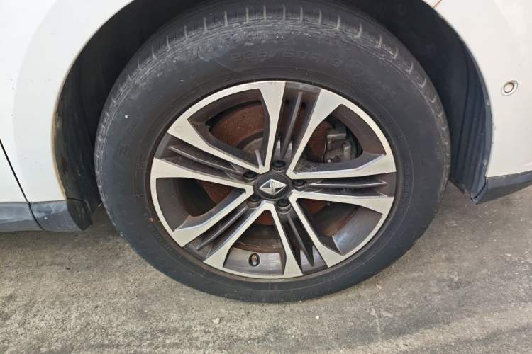 Used BORGWARD BX7 2016 28T Two-Wheel Drive Luxury Version 5 Seats Right Front Wheel Hub