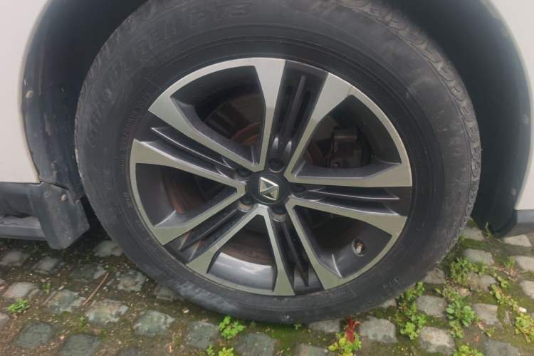 Used BORGWARD BX7 2016 28T Two-Wheel Drive Luxury Version 5 Seats Right Front Wheel Hub