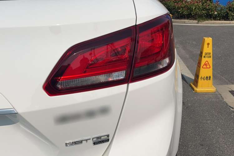 Used BORGWARD BX7 2016 28T Four-Wheel Drive Flagship Version 5 Seats Right Rear Taillight