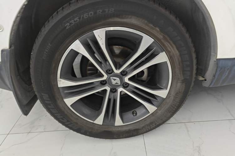 Used BORGWARD BX7 2016 28T Two-Wheel Drive Luxury Version 5 Seats Right Rear Wheel Hub