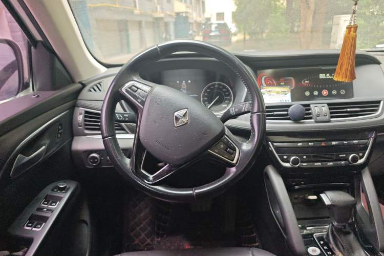 Used BORGWARD BX7 2016 28T Four-wheel Drive Luxury Edition 5 Seats Steering Wheel