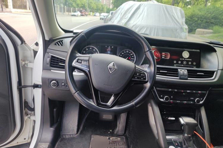 Used BORGWARD BX7 2016 28T Four-wheel Drive Luxury Edition 5 Seats Steering Wheel