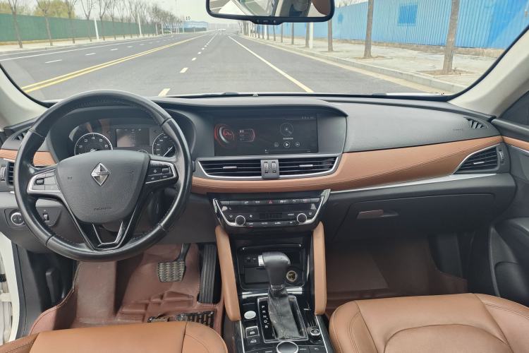 Used BORGWARD BX7 2016 28T Four-wheel Drive Luxury Edition 5 Seats Steering Wheel