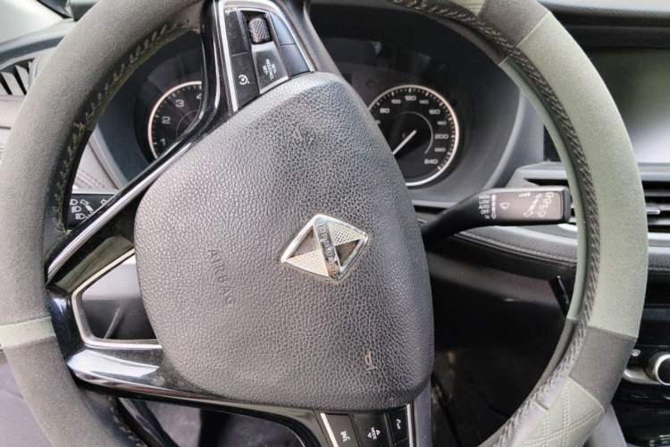 Used BORGWARD BX7 2016 28T Four-wheel Drive Luxury Edition 5 Seats Steering Wheel