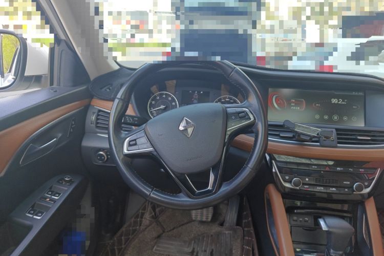 Used BORGWARD BX7 2016 28T Two-Wheel Drive Luxury Version 5 Seats Steering Wheel