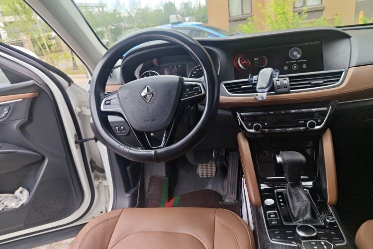 Used BORGWARD BX7 2016 28T Two-Wheel Drive Luxury Version 5 Seats Steering Wheel