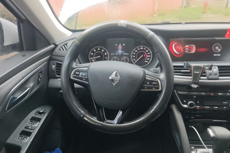 Used BORGWARD BX7 2016 28T Two-Wheel Drive Luxury Version 5 Seats Steering Wheel