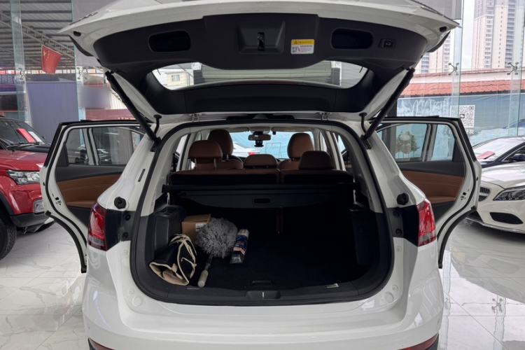 Used BORGWARD BX7 2016 28T Two-Wheel Drive Luxury Version 5 Seats Trunk