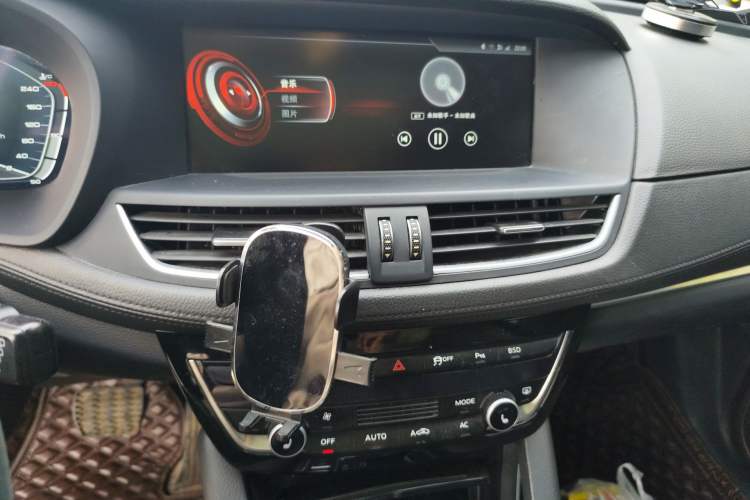 Used BORGWARD BX7 2018 28T Four-Wheel Drive Flagship Version 5 Seats China V Emission Standard Audio And AC Panel