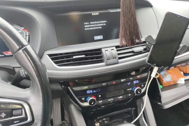 Used BORGWARD BX7 2018 28T Two-Wheel Drive Luxury Version 5 Seats China V Emission Standard Audio And AC Panel