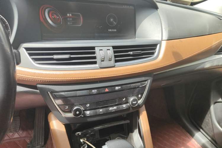 Used BORGWARD BX7 2018 28T 2WD Comfort Version 5 Seats China VI Emission Standard Audio And AC Panel