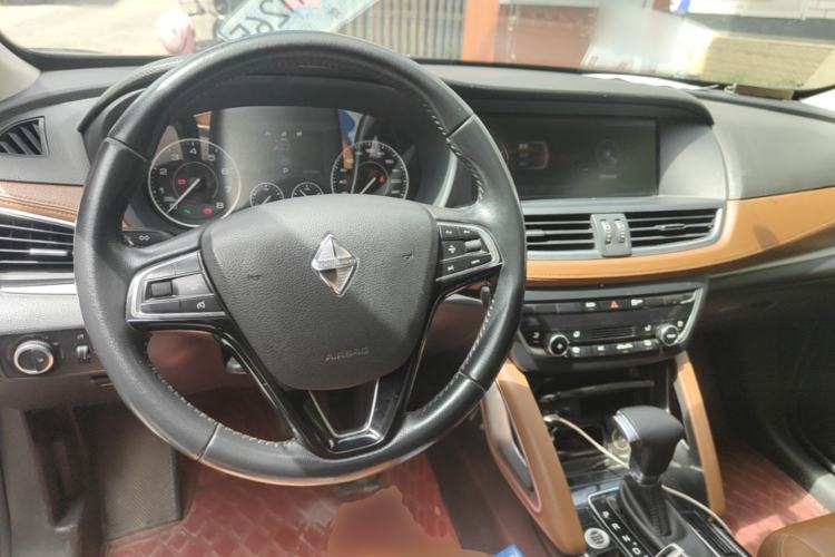 Used BORGWARD BX7 2018 28T 2WD Comfort Version 5 Seats China VI Emission Standard Center Console