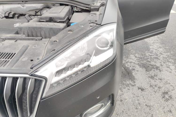 Used BORGWARD BX7 2018 28T Two-Wheel Drive Luxury Version 5 Seats China V Emission Standard Engine Bay Left