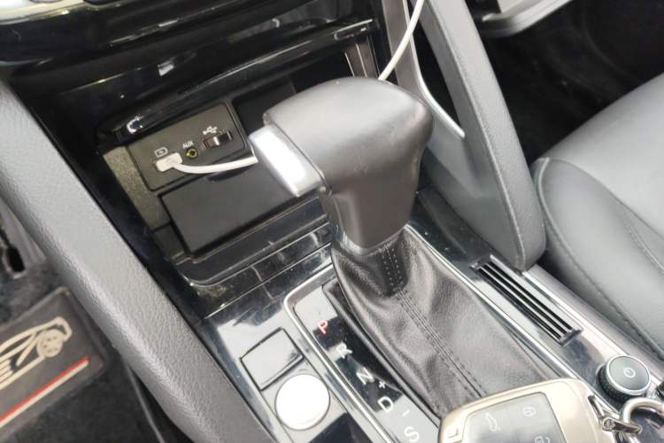 Used BORGWARD BX7 2018 28T Two-Wheel Drive Luxury Version 5 Seats China V Emission Standard Gear Lever