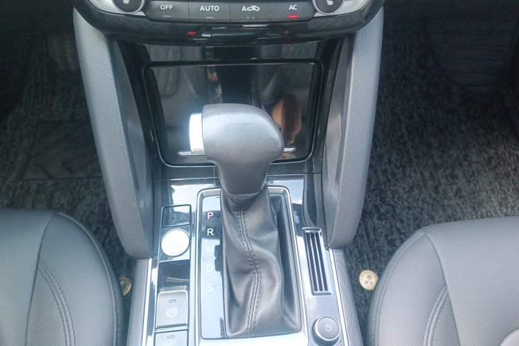 Used BORGWARD BX7 2018 28T Four-Wheel Drive Flagship Version 5 Seats China V Emission Standard Gear Lever