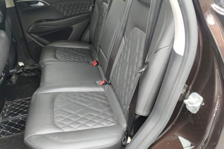 Used BORGWARD BX7 2018 28T Two-Wheel Drive Luxury Version 5 Seats China V Emission Standard Left Rear Seat