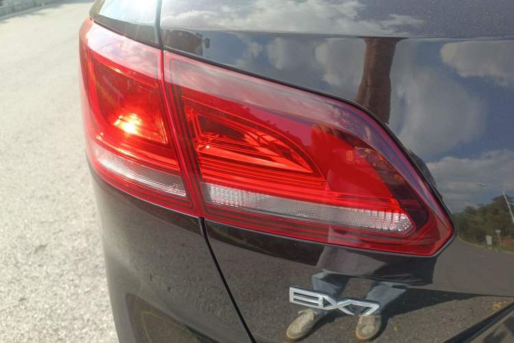 Used BORGWARD BX7 2018 28T Four-Wheel Drive Flagship Version 5 Seats China V Emission Standard Left Rear Taillight