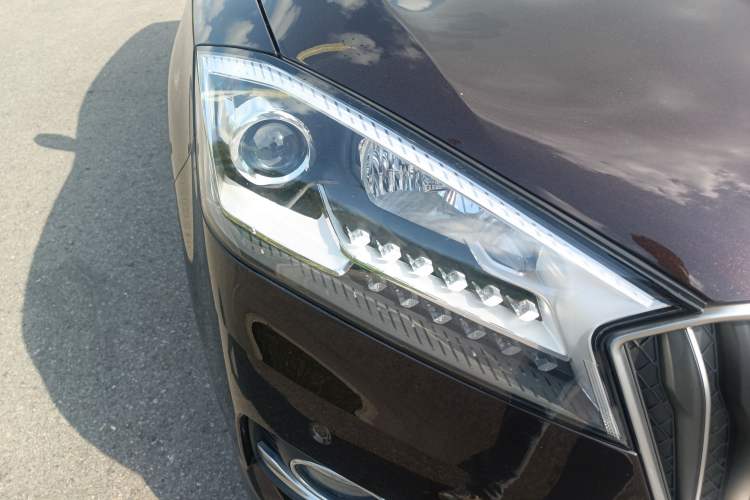 Used BORGWARD BX7 2018 28T Four-Wheel Drive Flagship Version 5 Seats China V Emission Standard Right Front Headlight