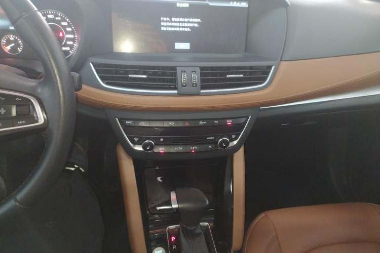 Used BORGWARD BX7 2018 28T Two-Wheel Drive Premium 7-Seater China VI Audio And AC Panel